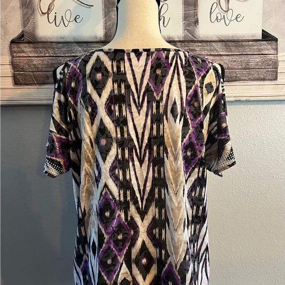 ♥️Beach Inc. Woman’s Cold Shoulder Top with Rhinestones Size Large - Picture 8 of 9